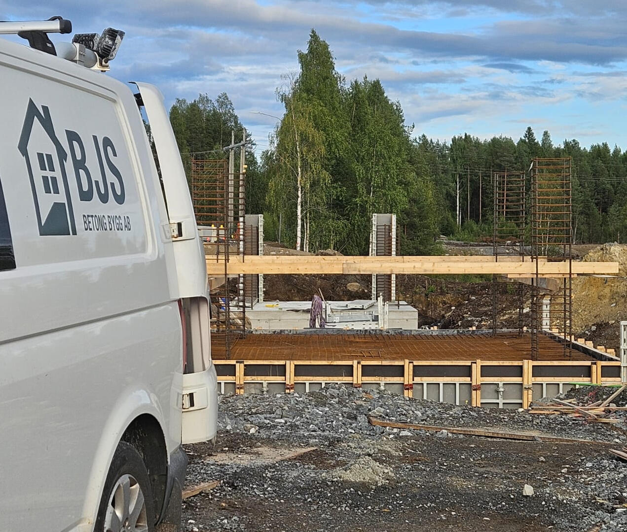 Boliden - Formning, Armering och gjutning, Plattor med pelare