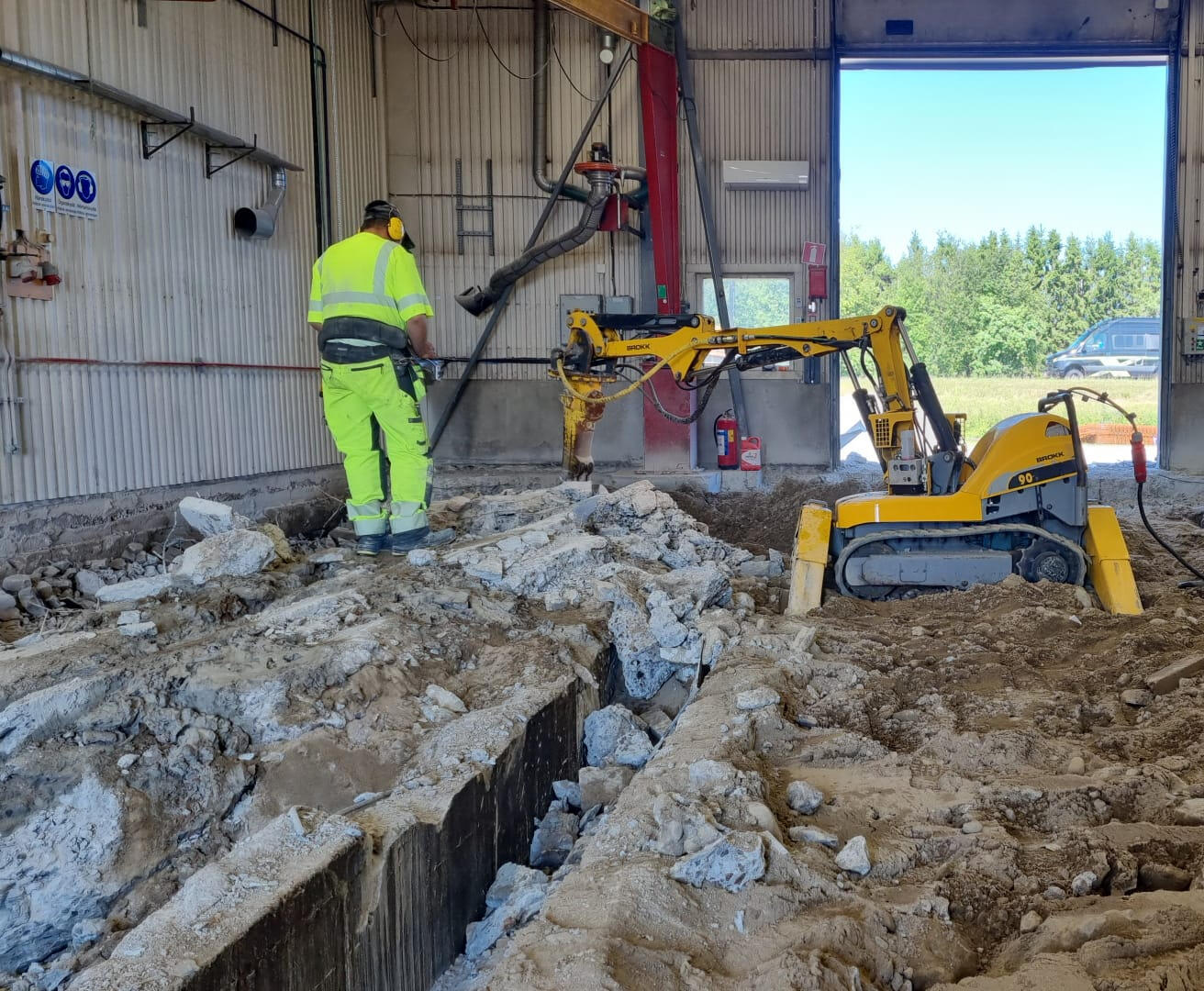 Piteå Pireva - Rivning av gamal platta och gjutning av ny Piteå Pireva - Rivning av gamal platta och gjutning av ny